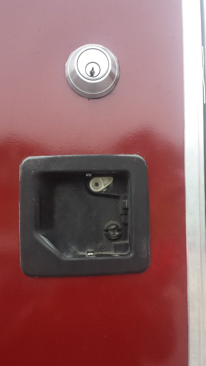 BBQPitchman's tweet photo. "It's better than a blowout, it's better than a blowout" over and over in my head. #fixinstuff https://t.co/0Cyuzk8jR7