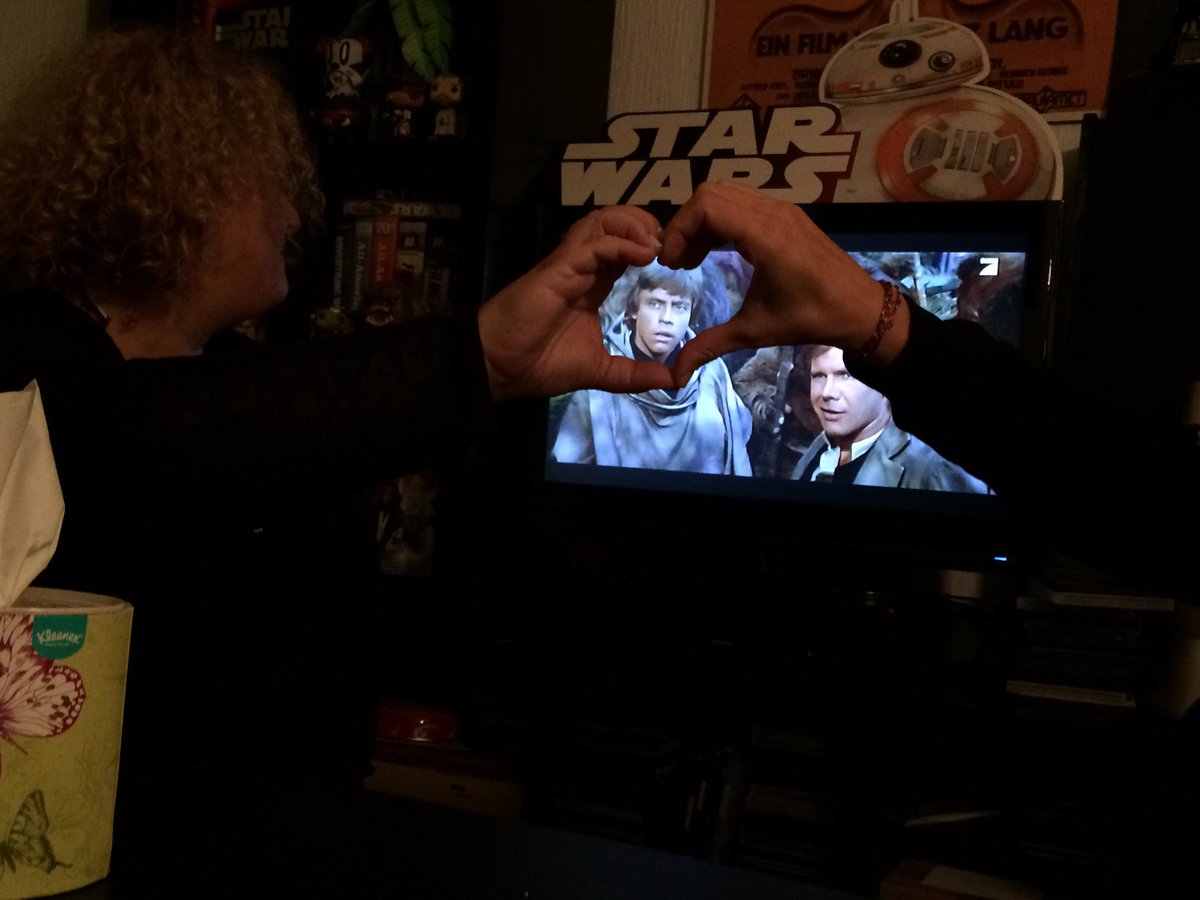 LauraMacDB's tweet photo. Watching ESB with @Jaydy2007   😊❤️🐹 #HamsterThings https://t.co/AkB4oU4WEI
