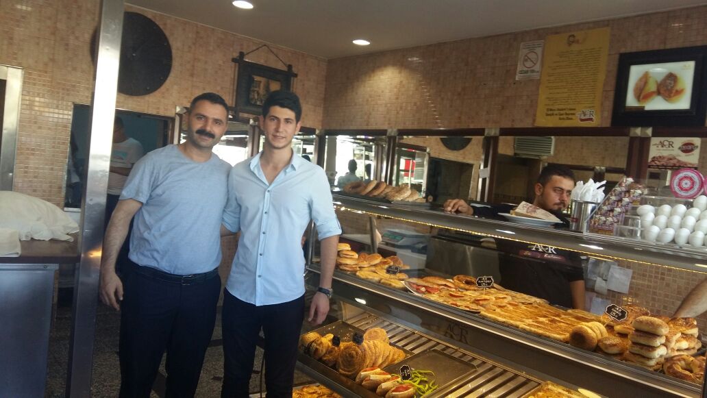 Sizler için Acarlar zinciri sahibi Mehmet Acar abimizle görüştük ve IKL ogrencilerine özel tüm menülerde %10 indirim aldık. #ikljön