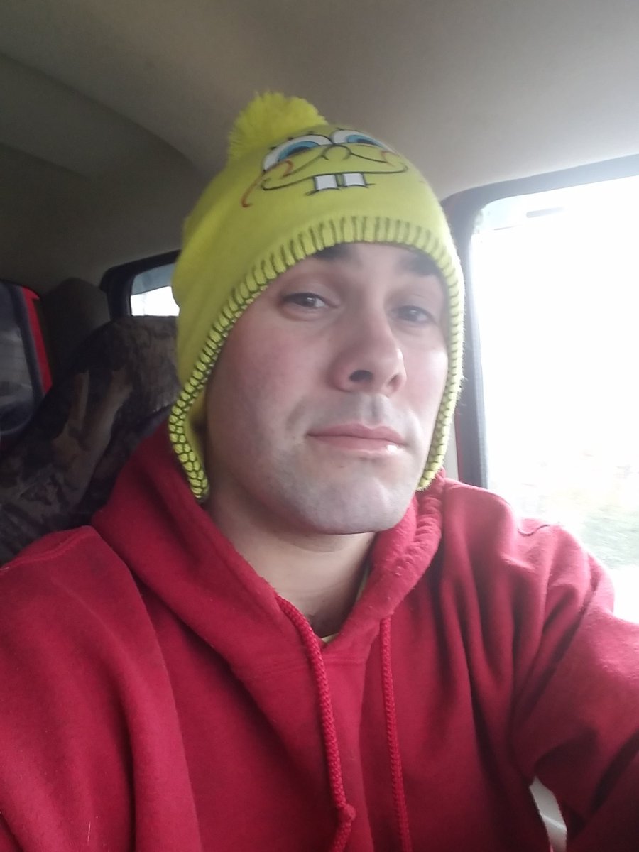 Isaacholker's tweet photo. It's cold in the Hood. #HurricaneMatthew https://t.co/9wepdZs7tG