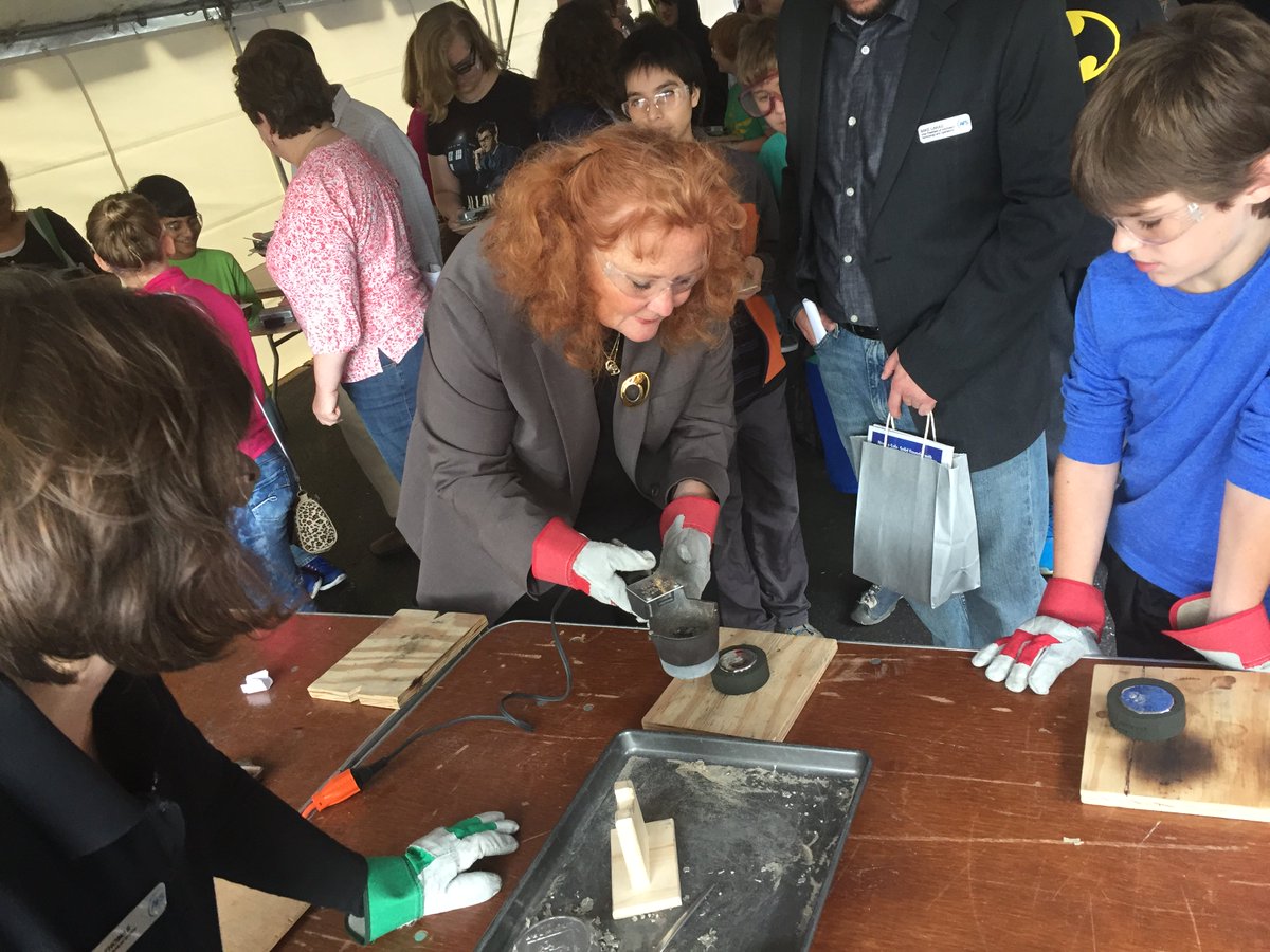 SenatorLaura's tweet photo. Happy to attend #MFGday16 @AmerFoundrySoc in Schaumburg. Learned first-hand about the evolving technologies within our manufacturing sector. https://t.co/mf0GQ85DRh