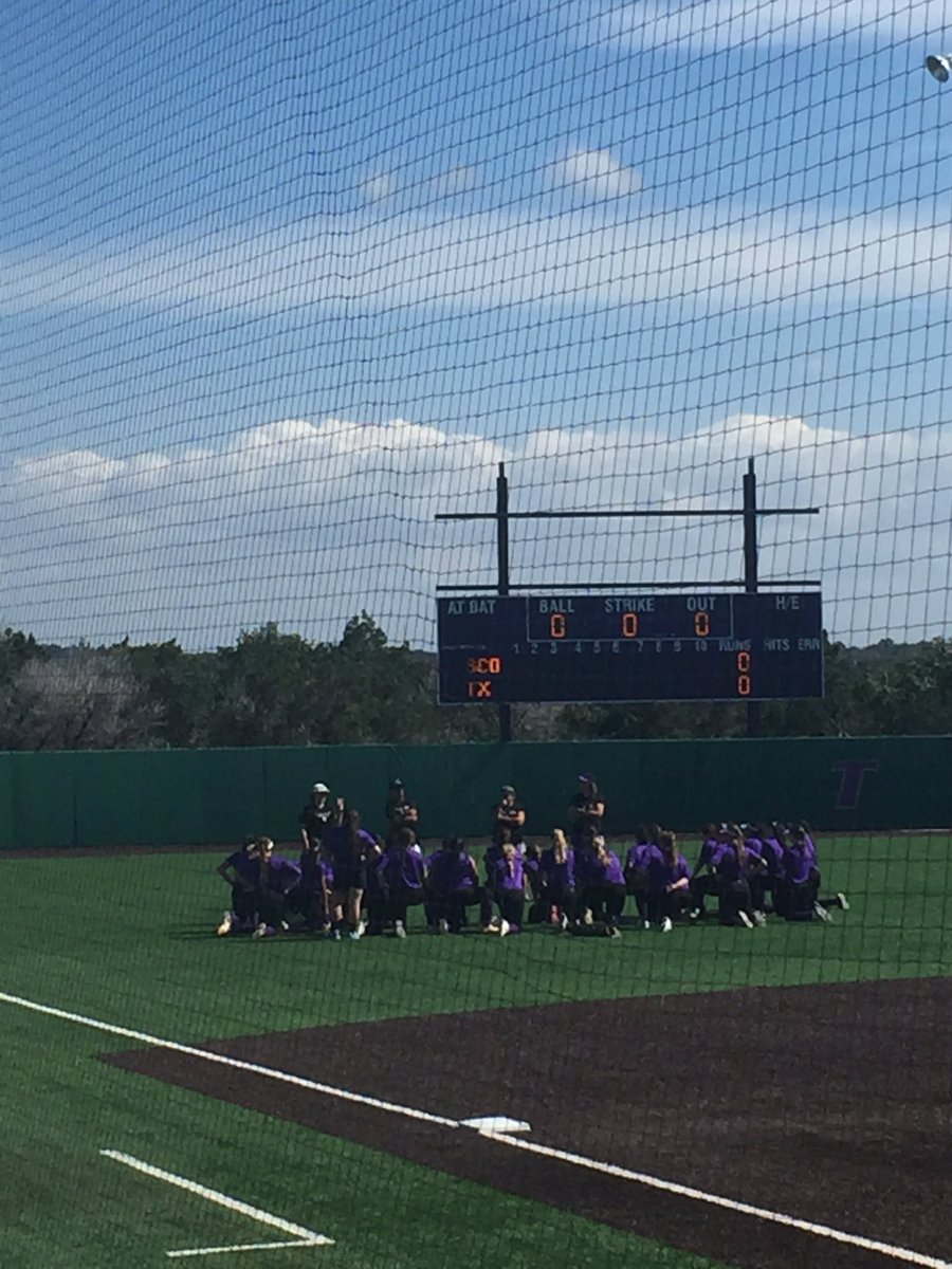 sportsfan3m's tweet photo. Beautiful day for softball. #ctxsoftball #Woosh! 🌪 https://t.co/LQabqzRYit