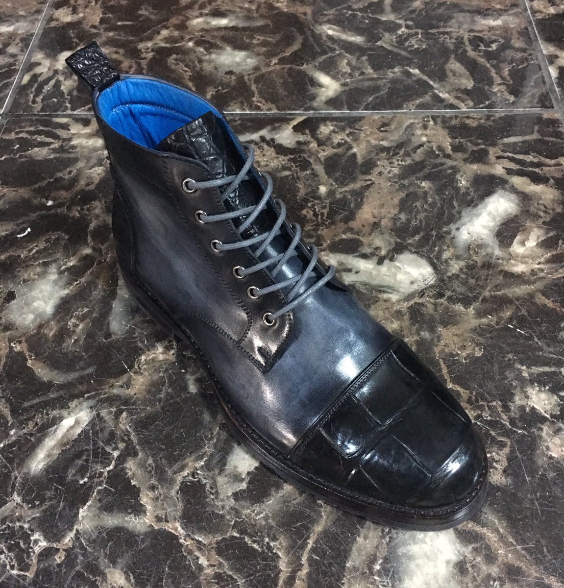 paulparkman's tweet photo. Paul Parkman Crocodile Captoe Boots Gray & Black
#paulparkman #exoticskin #luxuryshoemaker #handmadeshoes #bespokeshoes https://t.co/gpnRPihK3P