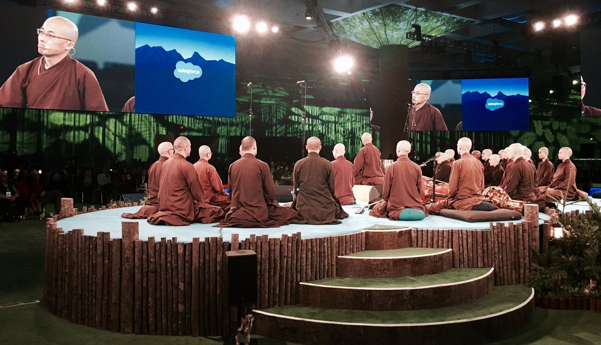 thichnhathanh's tweet photo. We're bringing #heartforce to @Dreamforce and @Benioff #DF16 https://t.co/8iu1yevLqe