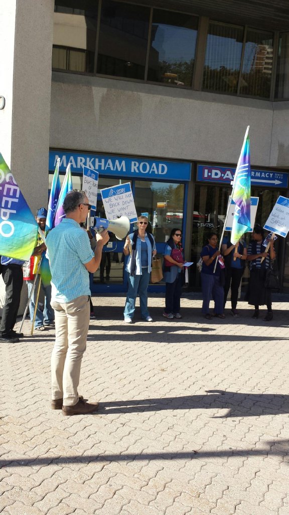 OPSEU's tweet image. OPSEU EBM @MylesMagner speakers to members at the picket #FairnessForSAFSS #FirstContract @ResultOriented