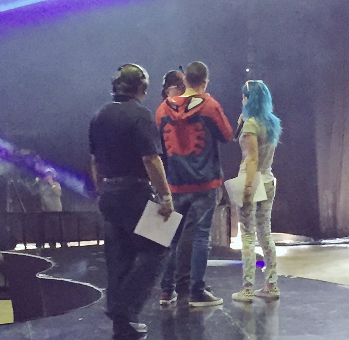 PonyCrewOficial's tweet photo. Ensayo, que nervios!! 😱🙈✌🏻️🦄 PremiosTú #PonyCrewPower https://t.co/mXhVrkCoGg