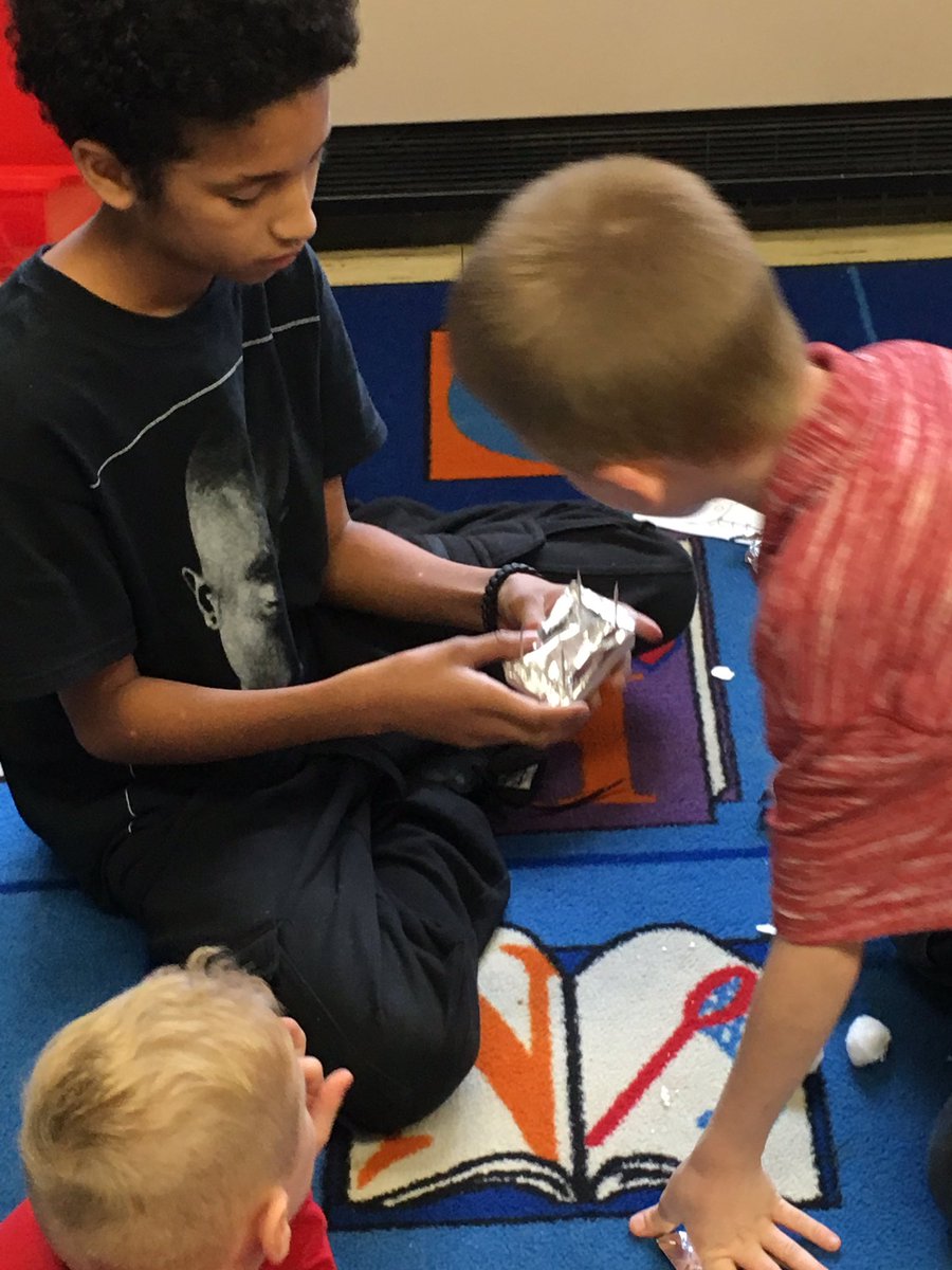 MandyLuce1's tweet photo. STEM challenge#2 Will our Columbus boats float? @MissRowe2 #easd13 https://t.co/A9b6qpbbXf
