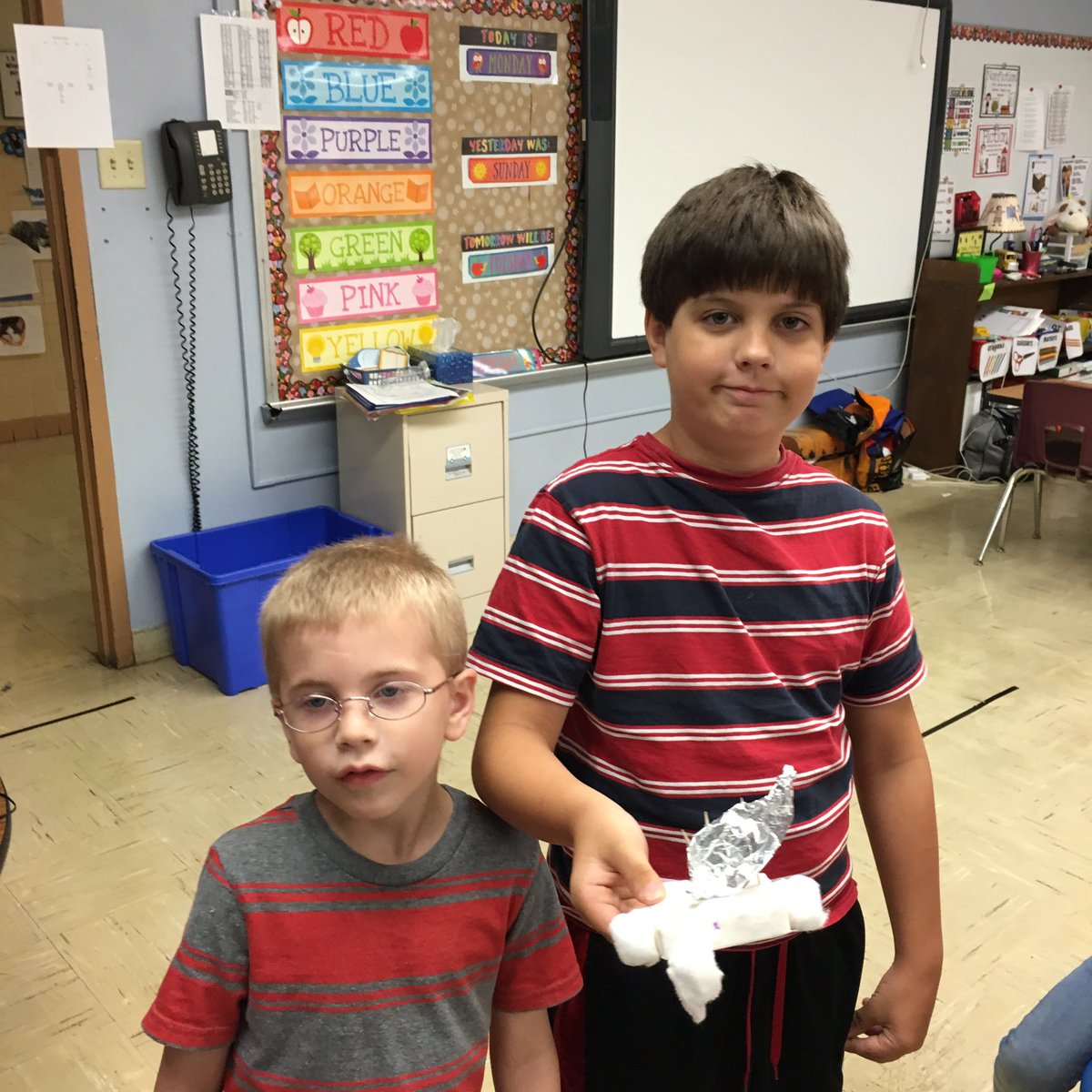 MandyLuce1's tweet photo. STEM challenge#2 Will our Columbus boats float? @MissRowe2 #easd13 https://t.co/A9b6qpbbXf