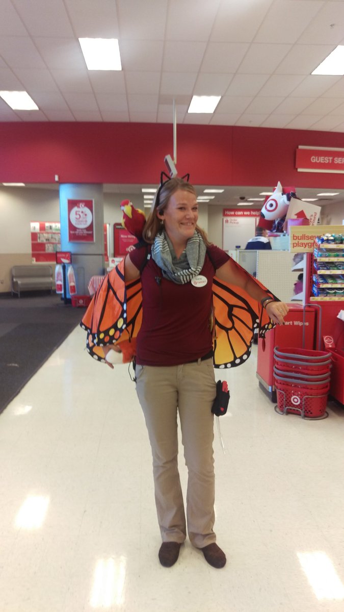 aubreyspaul's tweet photo. Handed off to the night team with 5! #Halloween #GSTLcostumecontest #mismatched @apolice @gosselin_lori #inittowinit #T1978 https://t.co/o1NcQzUTt5