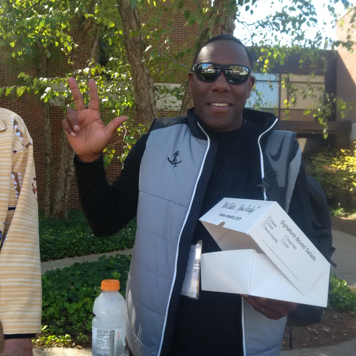Trufco's tweet photo. @VandyFootball ... @CoachDerekMason getting ready to #BoardTheBus to Drop the. #AnchorDown on Ky! https://t.co/fgw0H3HTWA