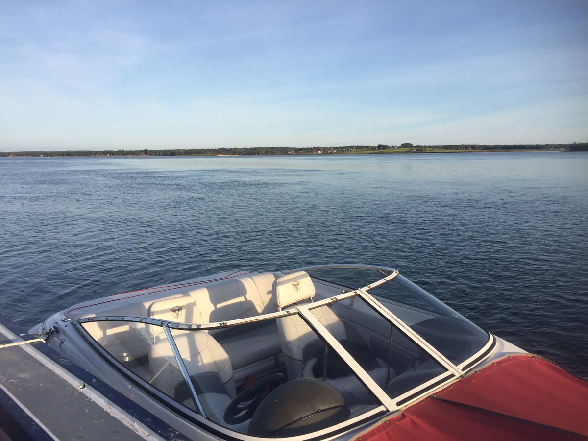 SmackPEI's tweet image. Not too bad for Oct 7th?  Saw kids swimming up the west river. #fallboating #pei