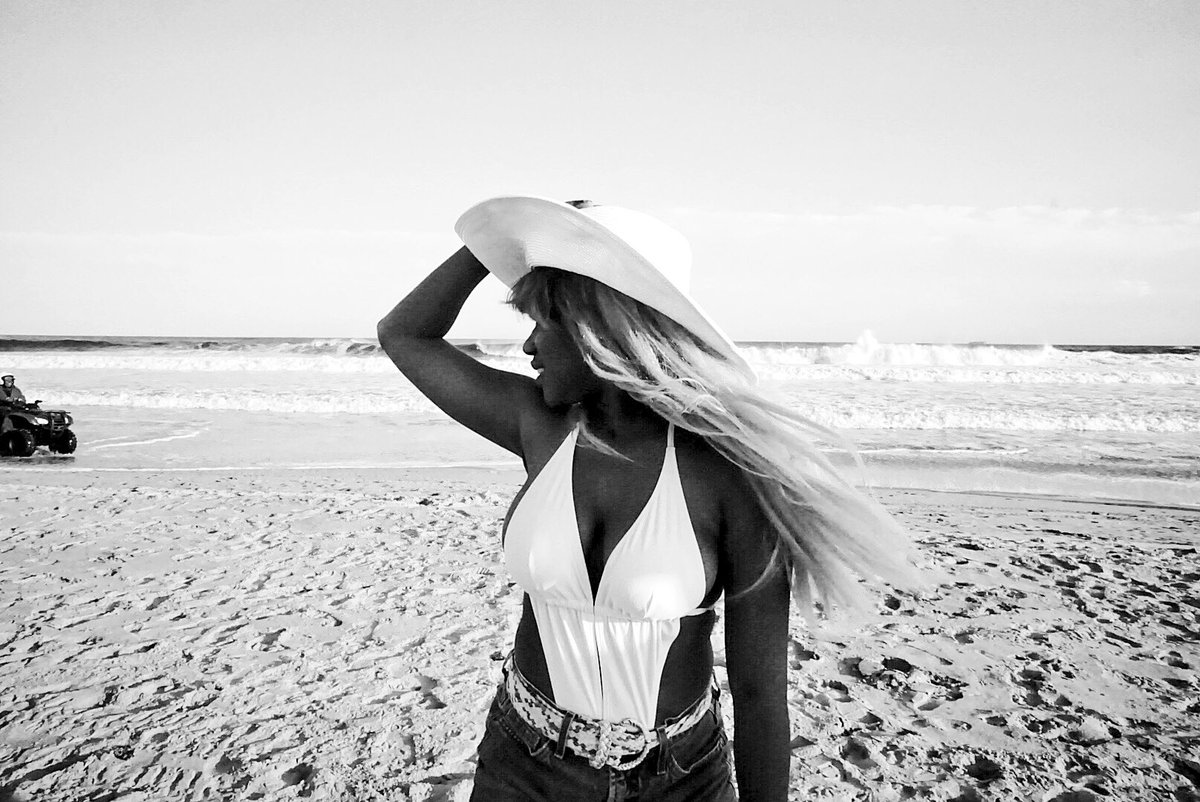 nikkiveefoto's tweet photo. Malia la magnífica #beautyandthebeach #beachlife #connection #gorgeous #summer16 https://t.co/IglwpCEFTt