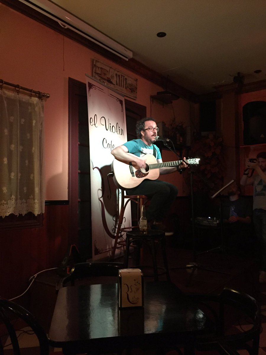 sara_heba's tweet photo. Esta noche concierto en @elviolincafe con el gran @kikotovar #musica #Getafe @vivegetafe https://t.co/gKRMDlZzLg