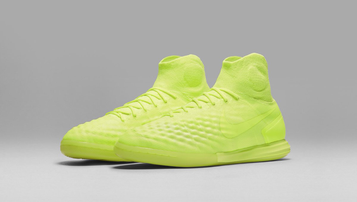 FutjunkieMx's tweet photo. Hecho para jugadores que no tienen miedo de brillar, el nuevo Floodlights Glow Pack @nikemexico https://t.co/hSiPr2LXyJ