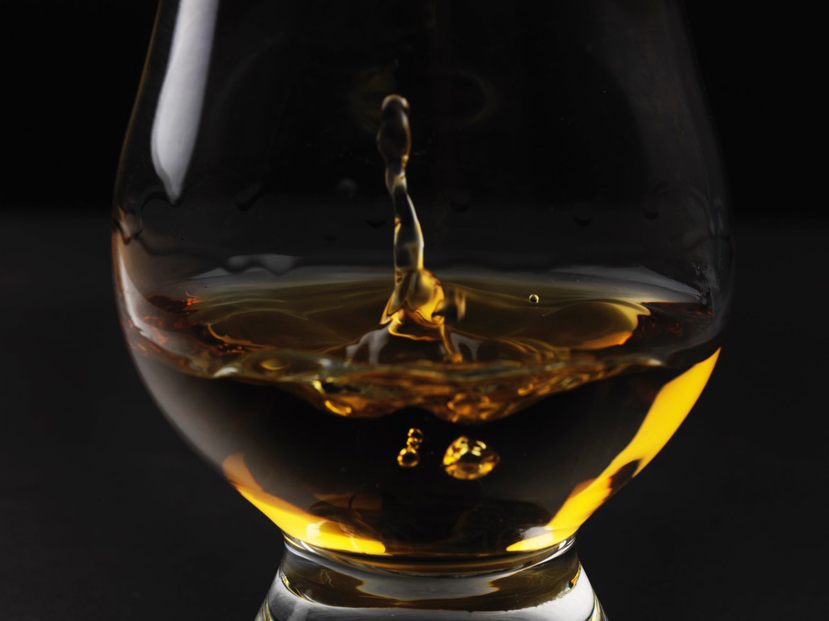 BallvenDesign's tweet image. Plop! #whisky #photography #macrophotography #scotch #scotchwhisky
