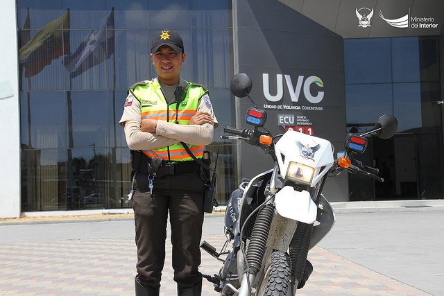 MinGobiernoEc's tweet photo. Uniformadas motorizadas resguardan la seguridad del #DistManta. [Boletín]»https://t.co/9fAZNfFsXs. https://t.co/4uZZDE7f52