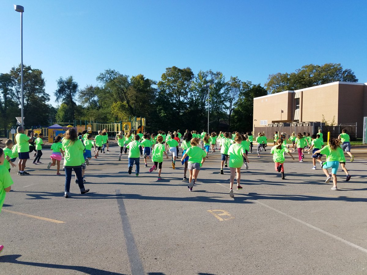 MrsBroviakClass's tweet photo. 4th graders stampeding away! #mystamgstampede #scmfc https://t.co/81wQerLlfP