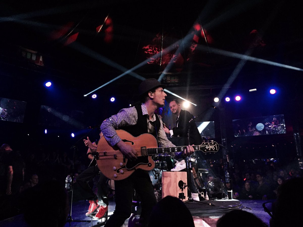 columbia_fr's tweet photo. Bravo @tryo pour ce concert magique de bonne ambiance ! 👍👏 #VentDebout #TeamTryo https://t.co/M4tZgIrzPH