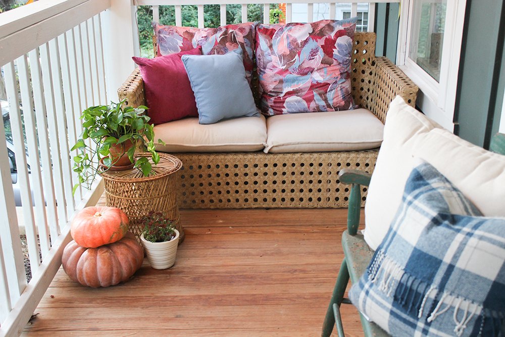 buffalostyling's tweet photo. I'm sharing our fall front porch today on the blog wtih @OldTimePottery1 ! Berry, blue and pumpkins oh my!   https://t.co/UXID80UaFe https://t.co/g2clRMbfcQ