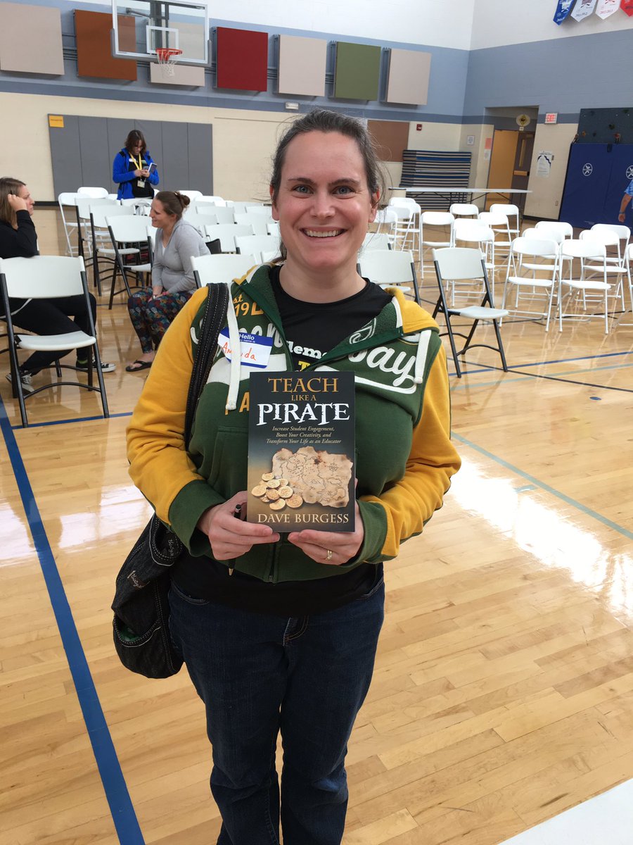 EricEwald_Iowa's tweet photo. One of our #EdCampICCSD winners! Thanks @burgessdave #tlap https://t.co/bDiKCrETDn