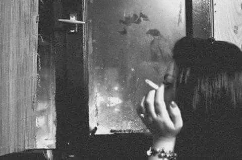 "Geceleri uyuyamayan her kadının göz kapakları arasında sıkışıp kalmış bir adam vardır."