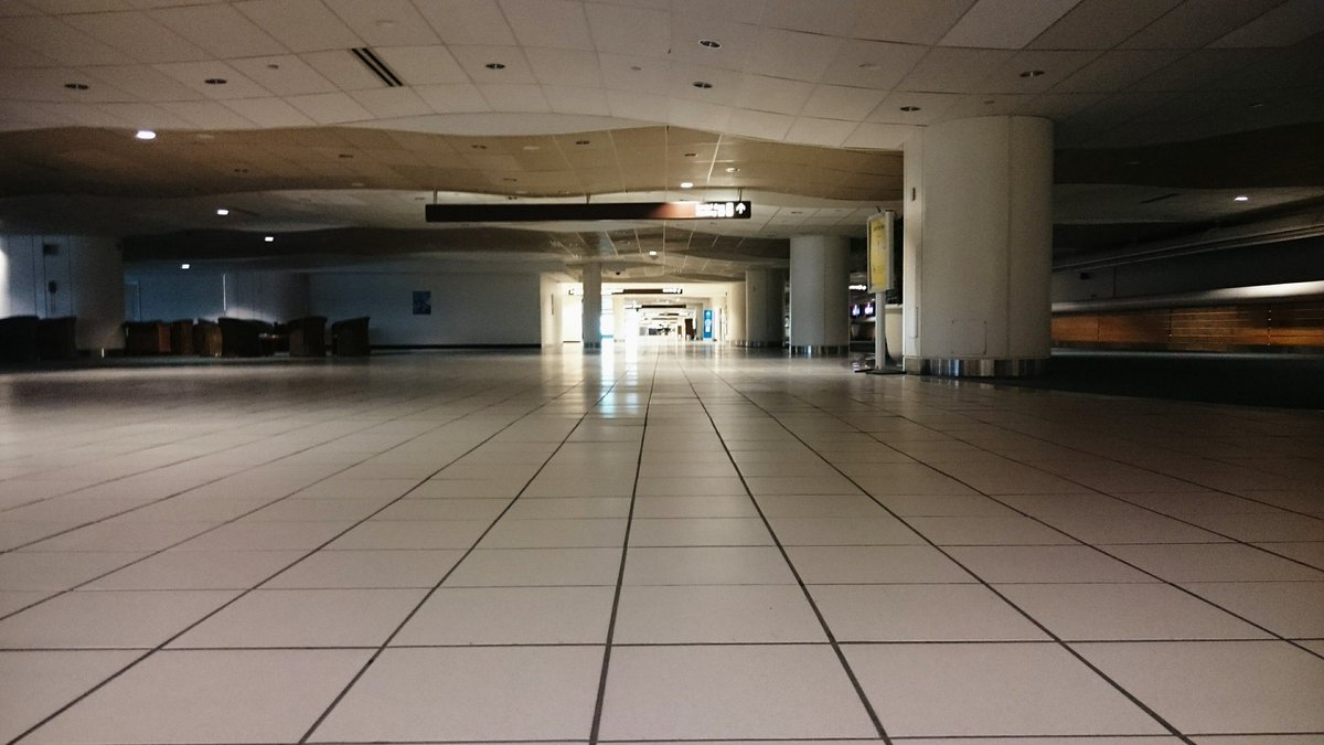 AFTamronTech's tweet image. In Orlando, FL for a TMLC event at Colonial Camera and because of Hurricane Matthew Orlando International Airport is a virtual ghost town
