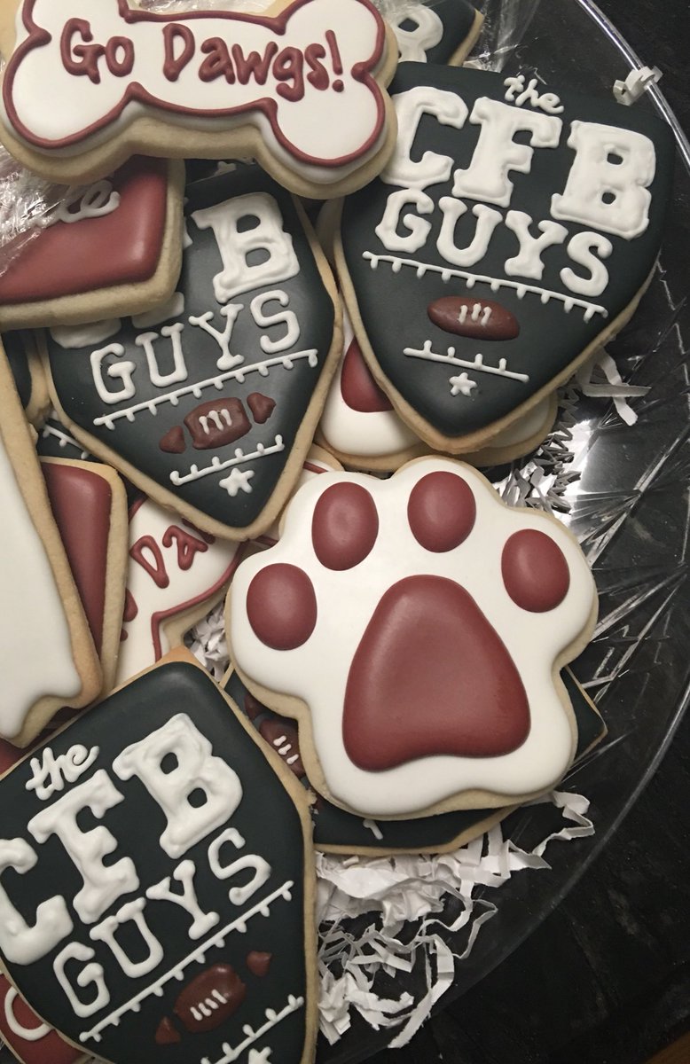 JannaPaes's tweet photo. We can't wait to see y'all after the game tomorrow! @TheCFBguys #HailStateTailgate #HailState 🏈🐾 https://t.co/mX4WjYfZNk