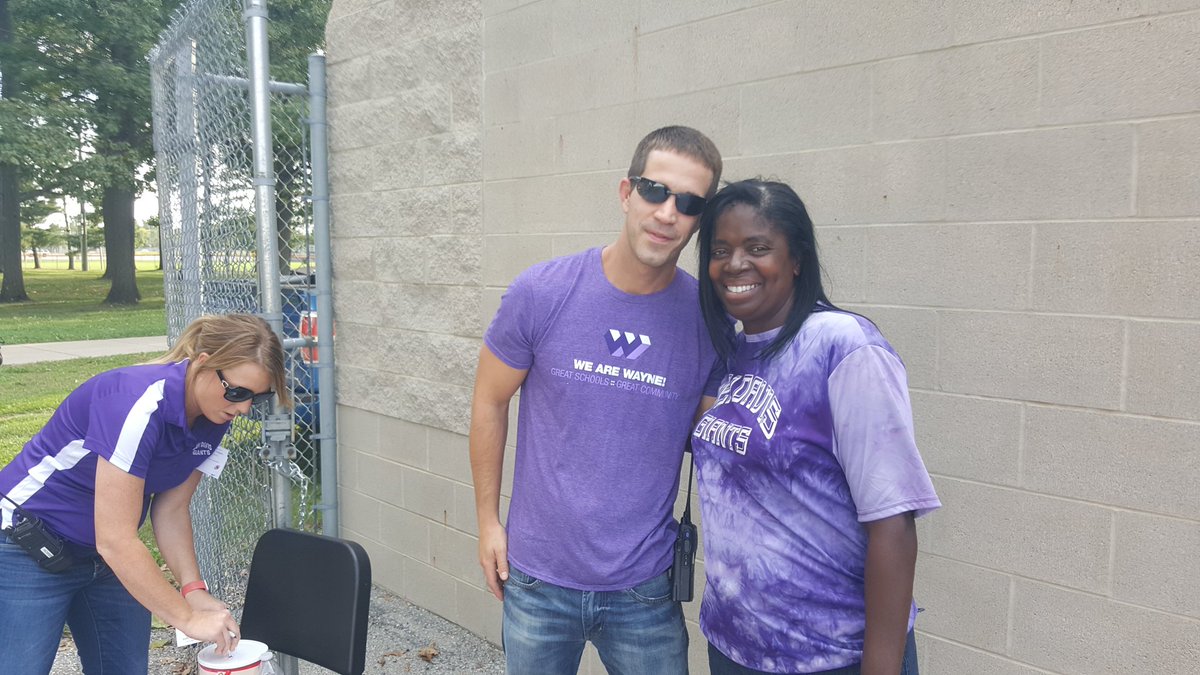 squire16's tweet photo. Getting started @BenDavisHS tailgate! Doors are open! #fallbreakfootball https://t.co/wjGrhXxAs7