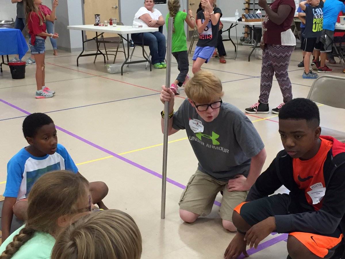 The student becomes the teacher. 🤓 Volunteering at 'Science Is Fun Day' at a local elementary school. #scienceisfun #scienceiscool #STEM