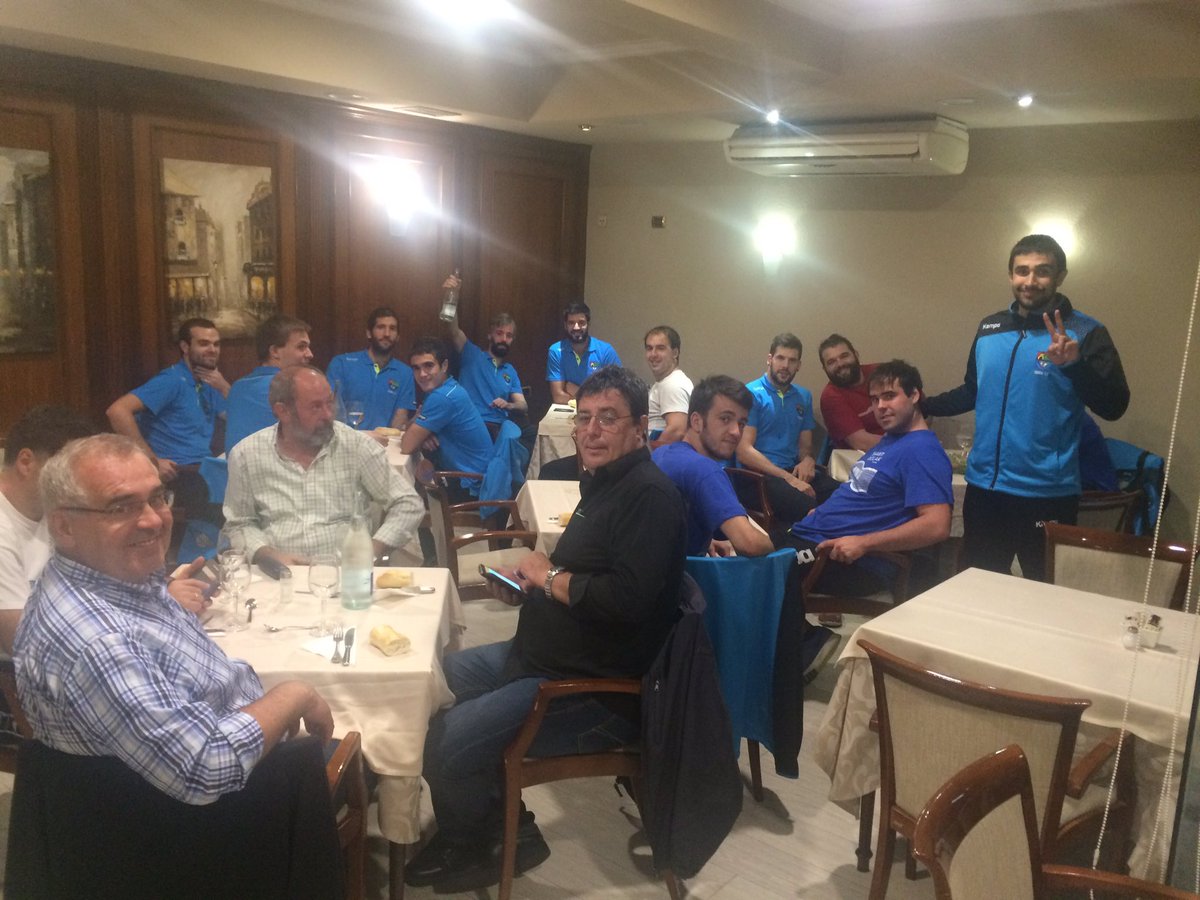 tolosaeskubaloi's tweet photo. Ya instalados en Vigo y preparados para el partido de mañana frente al @sdteucro! Aupa Tolosa!! 💙💙 https://t.co/yKeBji7lY9