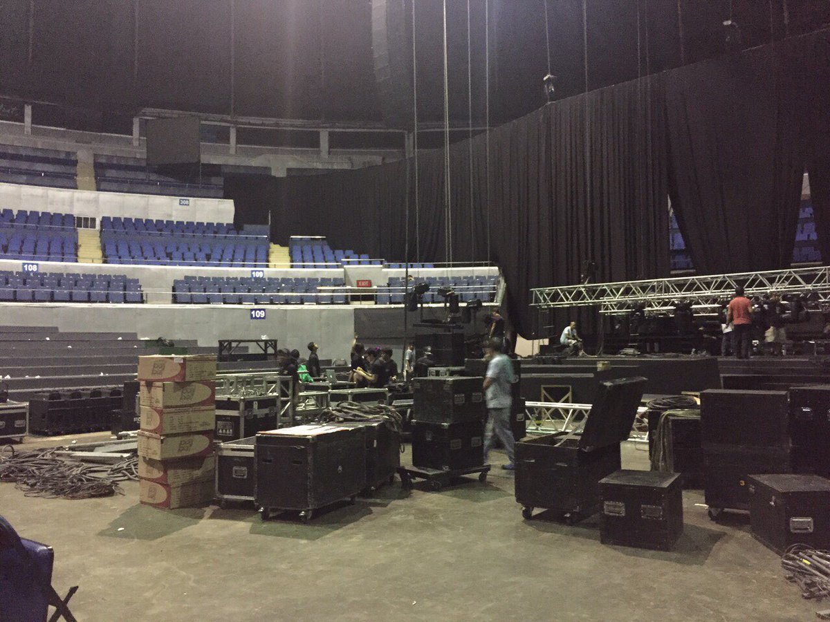 jinkyfab's tweet photo. #FPJAPThanksgivingConcert set up as of 6am 😂 https://t.co/WciThUXQzR
