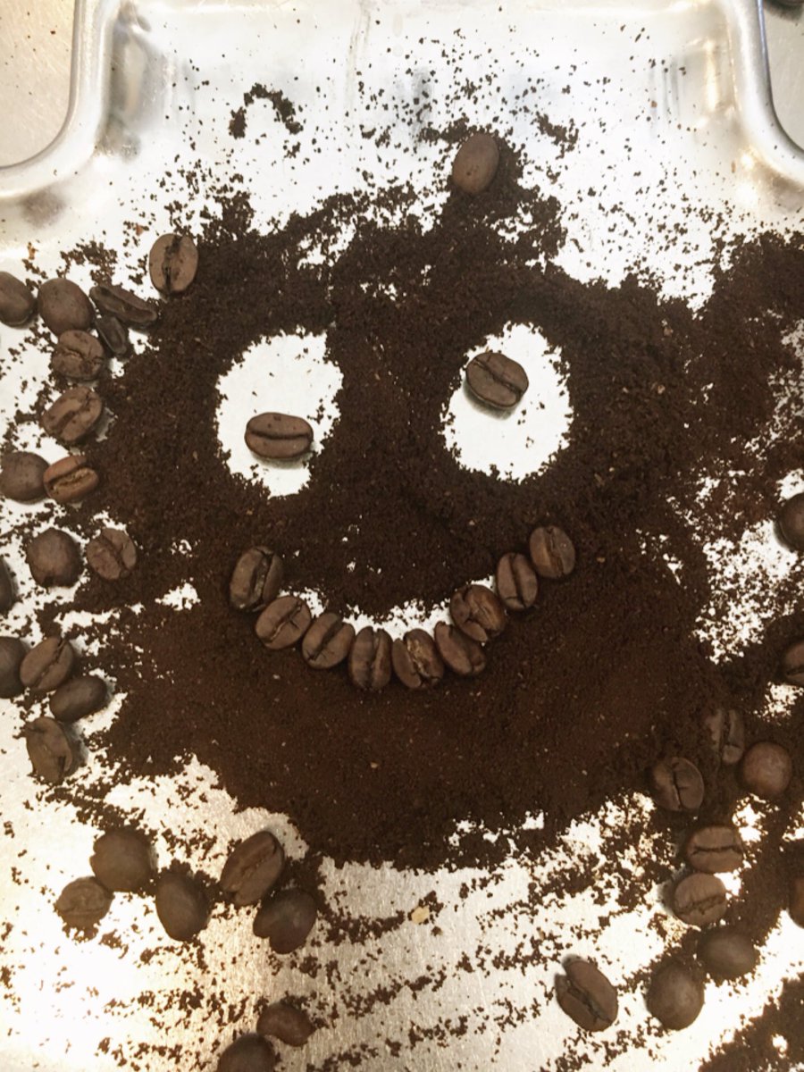 shakyalibi's tweet photo. #worldsmileday #waffle #savory #coffee #shakyalibi #breakfast #brunch #yelpla #laeats #laist @yelpla @laeats @buzzfeedfood https://t.co/nhCk1DdjTl