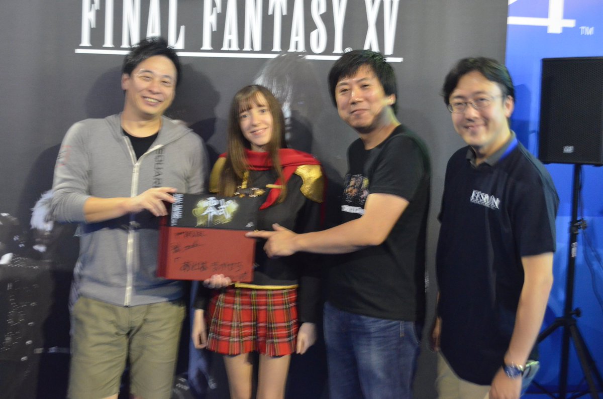 FabulaNova's tweet photo. Mi PS4 de FINAL FANTASY TYPE-0 ha recorrido más de 1000 kilómetros para esto :') #FFXV #BGW https://t.co/pjtaYq9bwC
