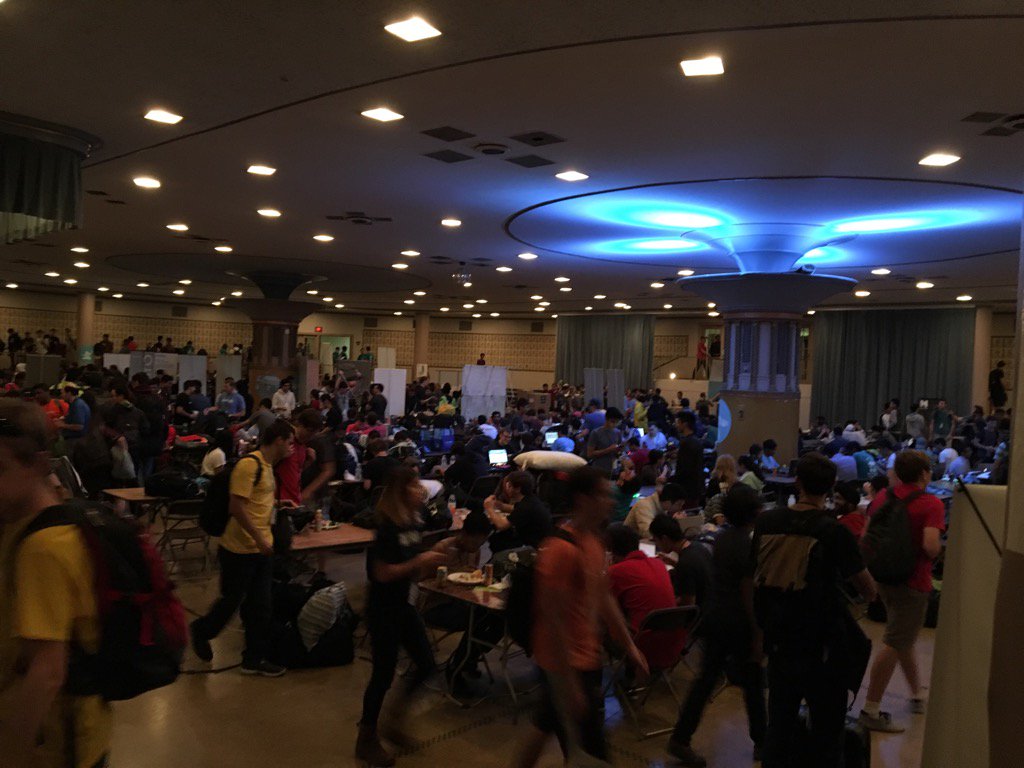 daniellecloss's tweet photo. More mhacks :) #askarbor #mhacks https://t.co/rUfPLU4Abw