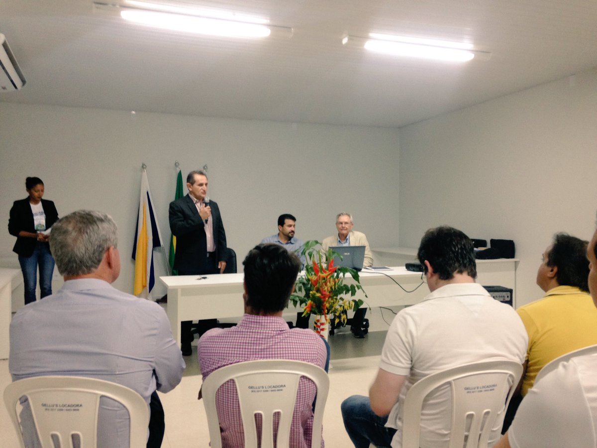 Começou agora a reunião setorial para discutir o Plano Diretor com empresários e comerciantes de Palmas. É aqui no auditório da <a href="/acipapalmas/">Associação Comercial</a>