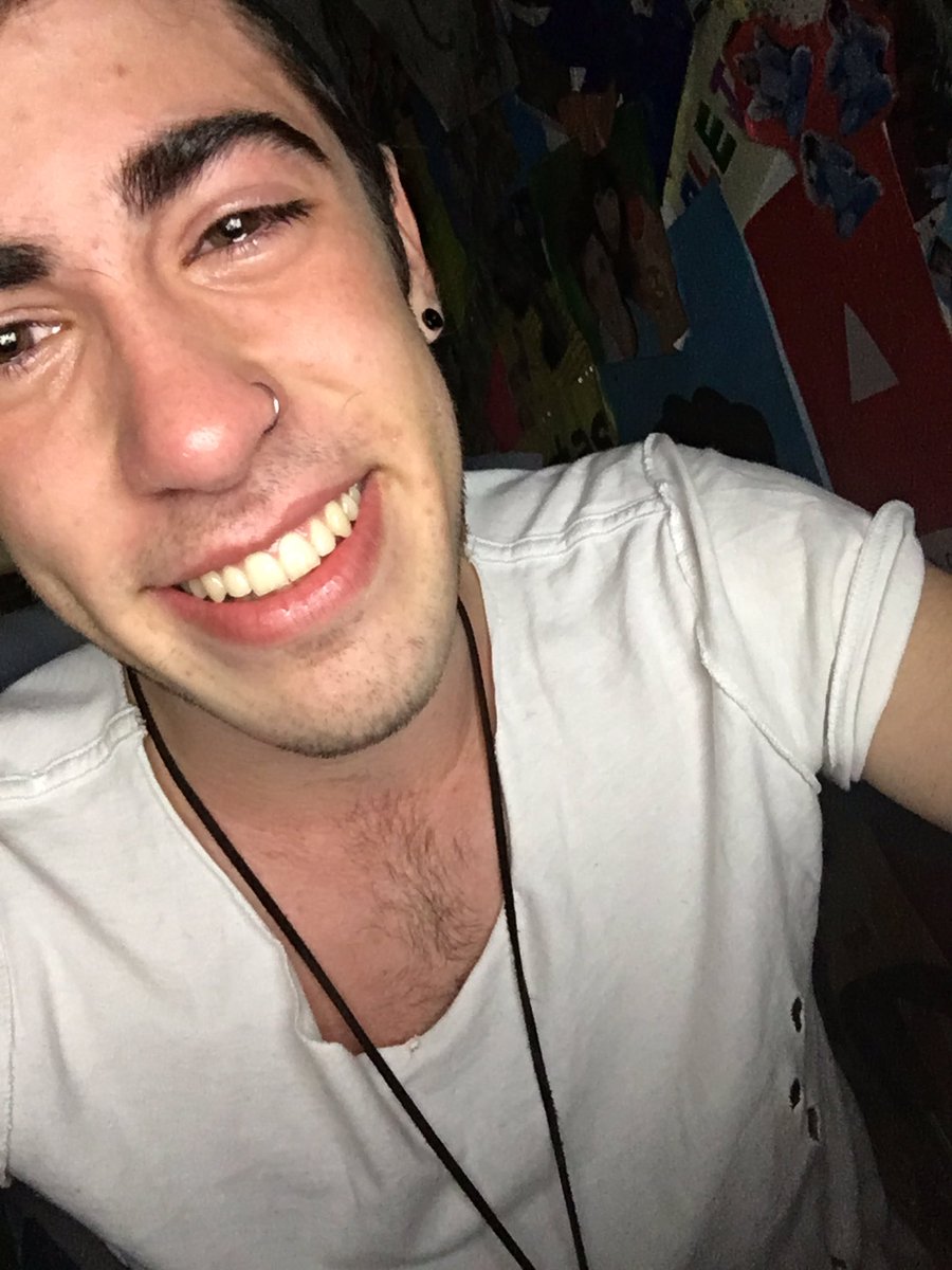 AlejoIgoa's tweet photo. Me hicieron llorar giles, los amo, gracias por aceptarme como soy https://t.co/0vH6TCxbMb