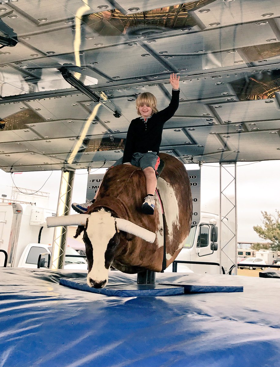 BobbyBatson06's tweet photo. Bull riding at the fair! #bullriding #gastatefair #georgiastatefair #evacuation #HurricaneMatthew https://t.co/H4lgyOIwP5