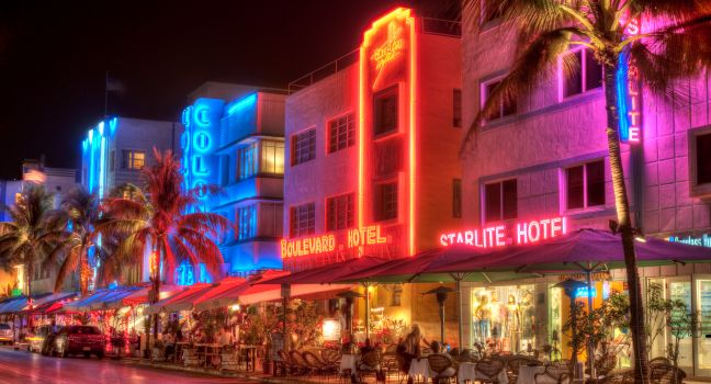 After Hurricane Matthew scare, #SouthBeach was ready to party Friday night bit.ly/2d1eo5v?utm_me… https://t.co/PdY3kBU8hv