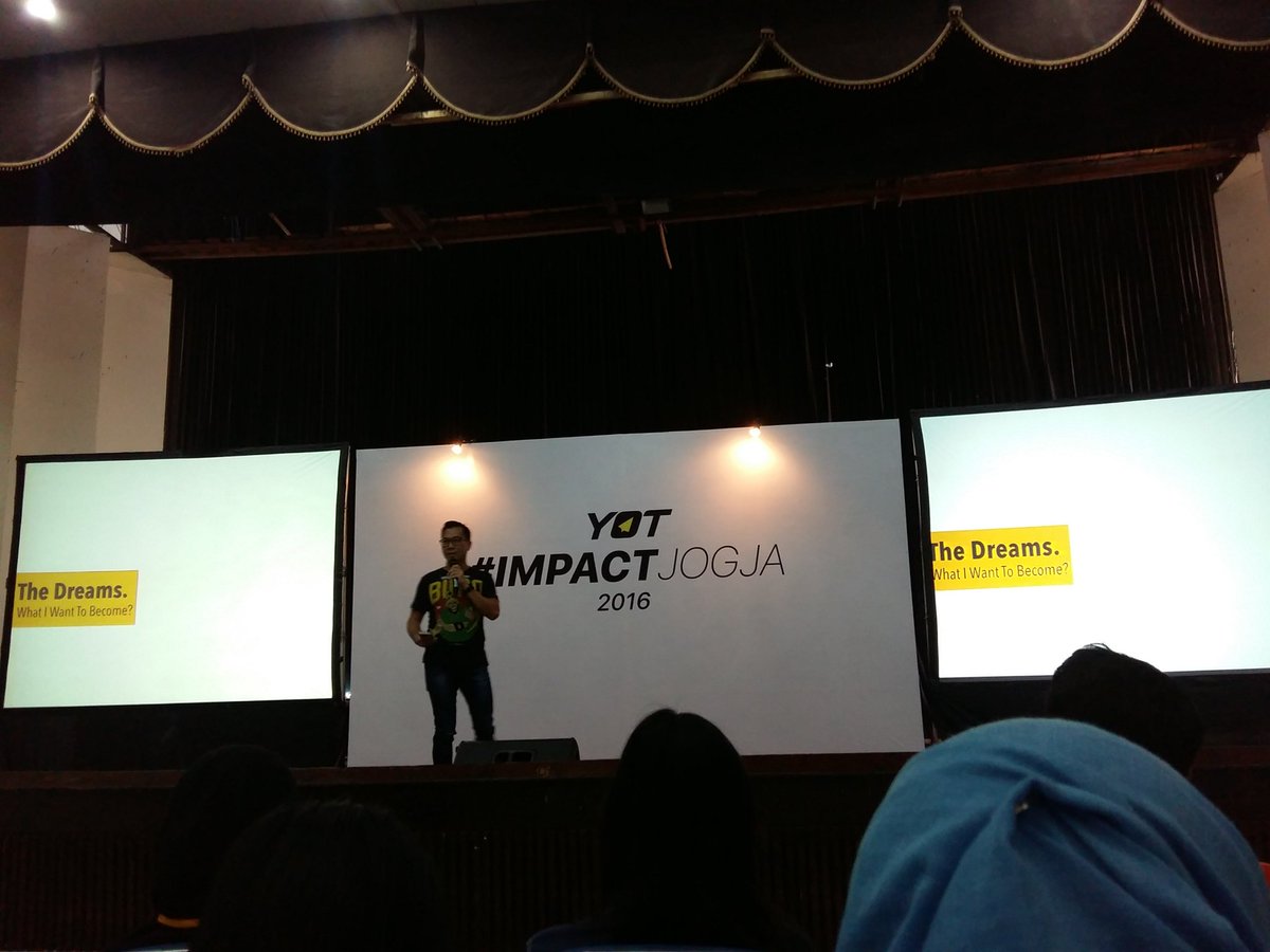 Claradisa's tweet photo. Bapak Calvin kizana on the stage #IMPACTJogja 2016 https://t.co/VZjVdTbDWf