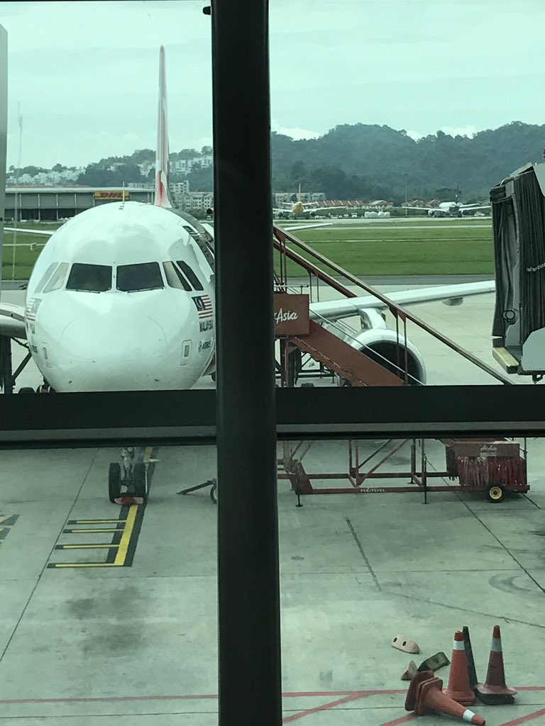 BB7FireSecurity's tweet photo. Off to #singapore to meeting and dinner with CABE chapter.  #cbuilde https://t.co/LSwQA8FipK