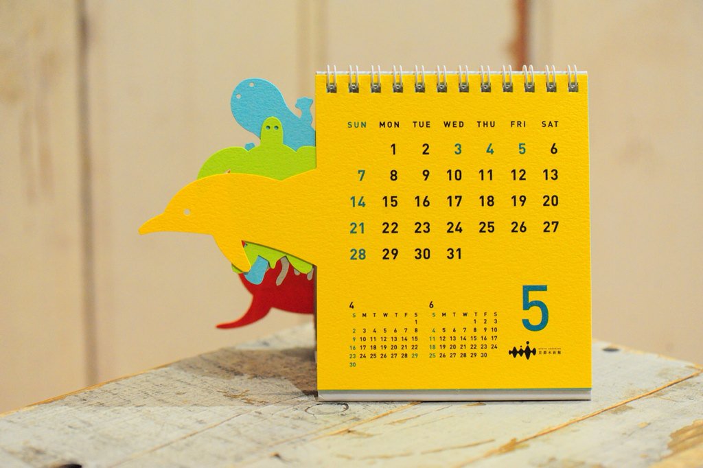 京都水族館 公式 来年のカレンダーの販売を開始しました 2ヵ月ごとにいきものが入れ替わる楽しい卓上カレンダー お家で 会社でぜひお使いください ミュージアムショップにて540円 税込み で購入いただけます 17年 カレンダー