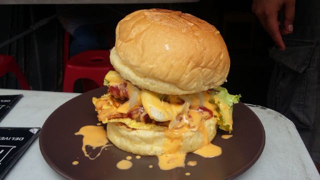 Ayo bos jalan sulawesi Jl. Sulawesi Burger Murder . Infi pesan ambil delivery sms wa : 085234836587 pin 2855C686...monggo