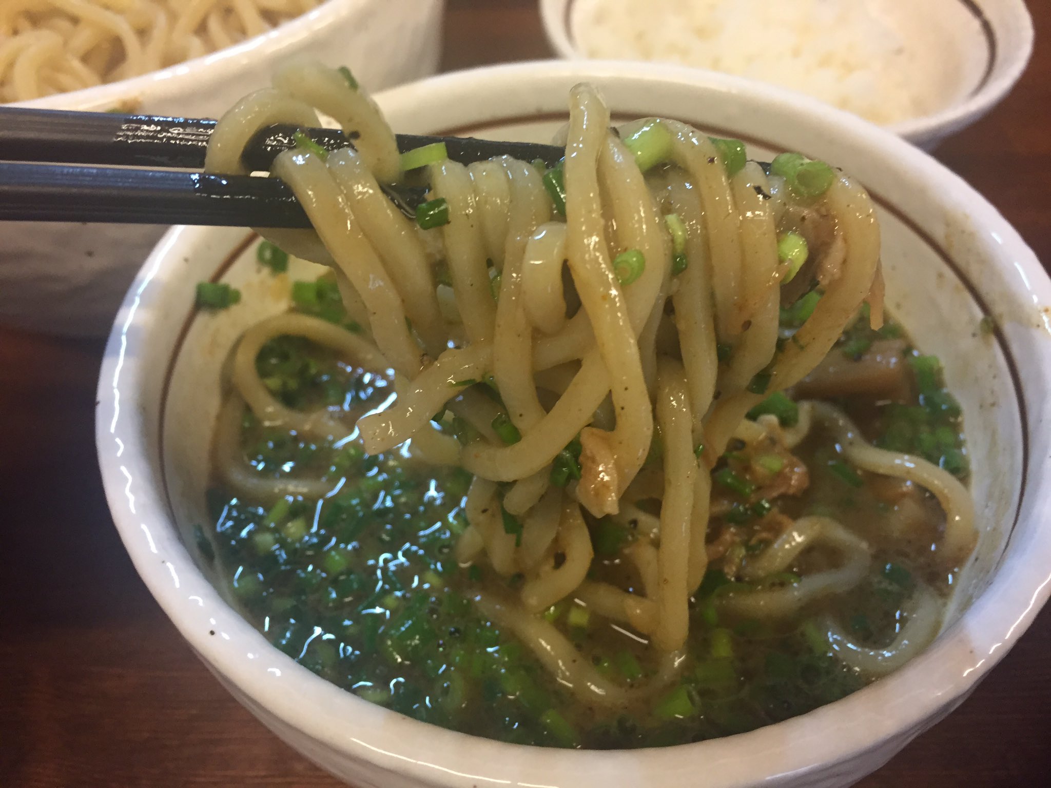 ばあきん 茨城県常陸太田市 白ひげ カレーつけ麺大 味玉 ネギ ごはん 久しぶりの訪問 そう この味この味 極太メンマも最高 最後はごはんを投入 こちらでは初めてでしたが旨いです 安定していて間違いのない一杯 ご馳走さまです T Co