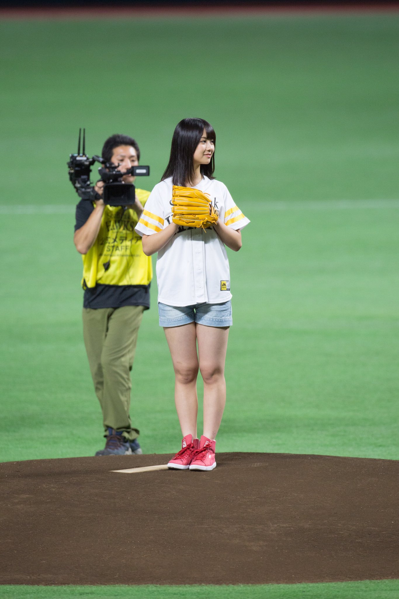 ぷん 16 10 08 福岡ソフトバンクホークス対千葉ロッテマリーンズ クライマックス ファーストステージ 始球式 ヤフオクドーム Hkt48 Teamh 若田部遥ちゃん Hkt48 若田部遥 始球式 ソフトバンクホークス T Co Qeqmpeaqi1 Twitter