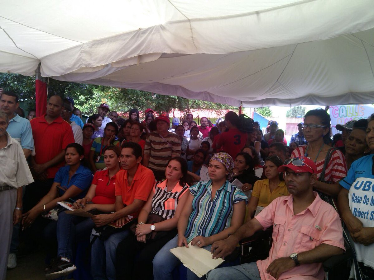 infantetricolor's tweet photo. Entregadas 100 viviendas rehabilitadas por el #CorredorJoseMariaZamora de @Barrio_Tricolor para el pueblo de Valle de la Pascua Edo #Guárico https://t.co/LDqtXldnmu