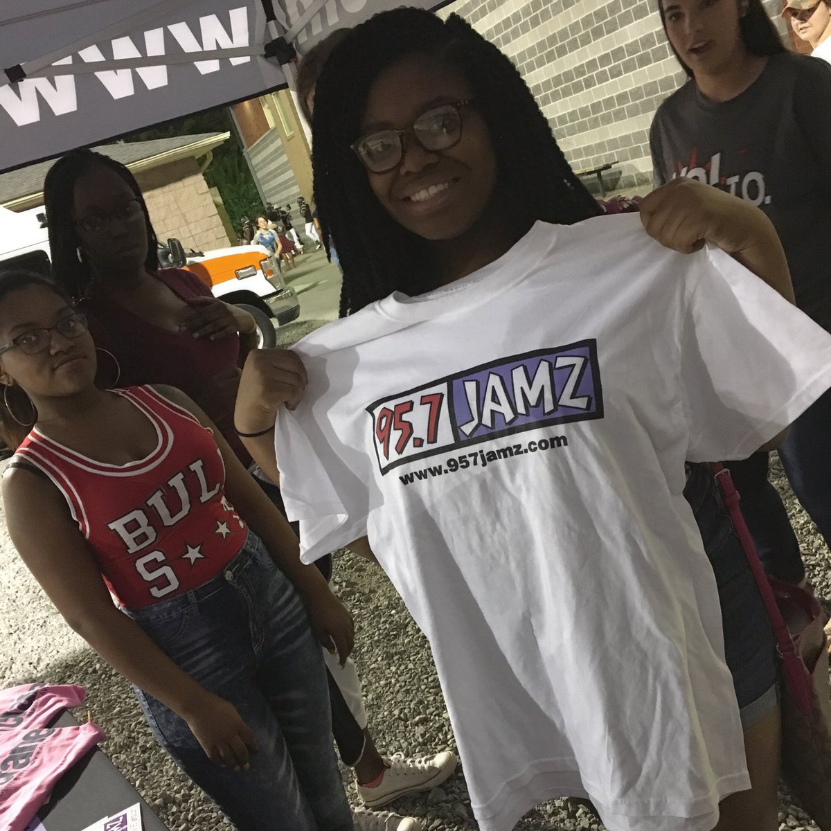 957Jamz's tweet photo. @ Friday Night Lights game of the week!! Stop by and holla at us!! #WeInHea π #AlabamaPower always on and #MetroPCS https://t.co/ESk52DdUrH