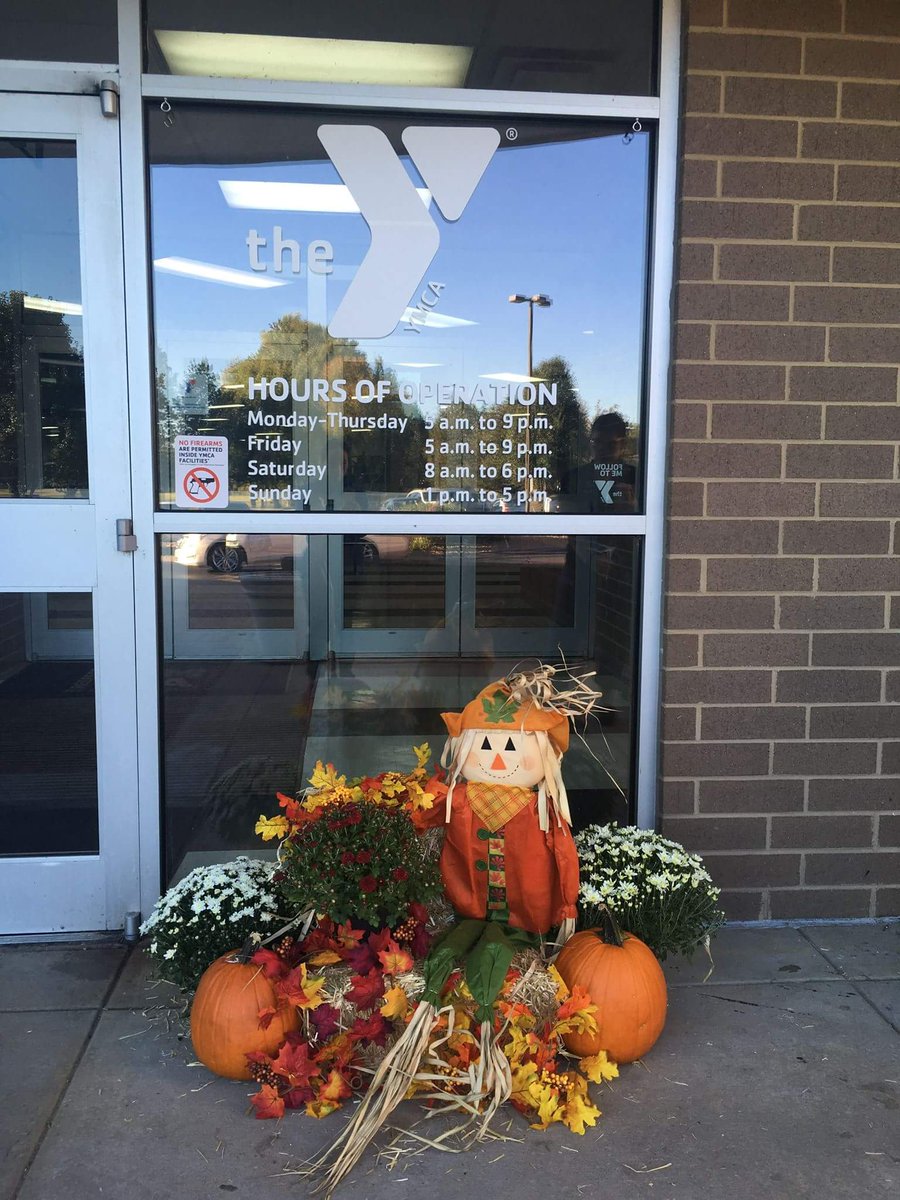 ChattanoogaYMCA's tweet photo. Don't forget to snap a picture π· w/ Harvey the Harvester during your next visit at North River !! ππ #FallFamilyTime #YMCA https://t.co/2ybtBNL5Sy