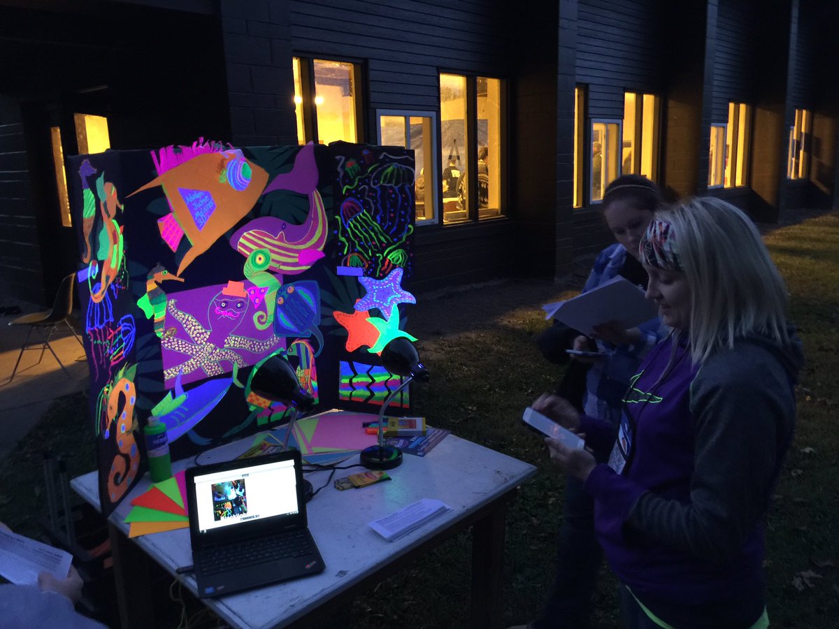 KimPowell_MAEA's tweet photo. @MAEAarteducator Heather Mallett of Macon Elementary shares her Black Light Art Show lessons K thru 5 at the MAEA Drag N Brag event #maeahs https://t.co/sOmIimeV6K