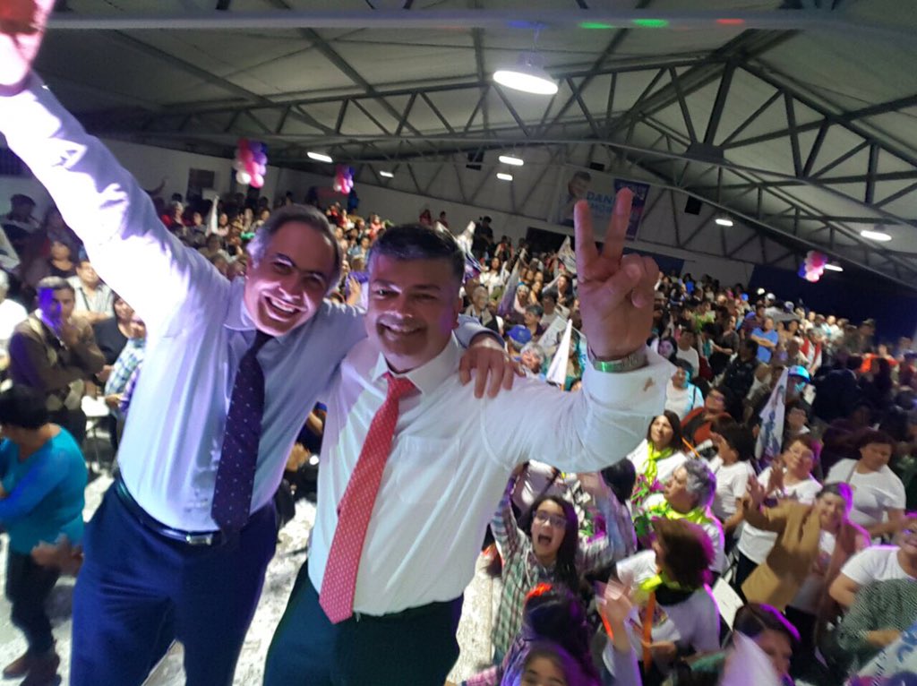 chahuan's tweet photo. Gran lanzamiento de mi amigo @danielmoralese en Limache! Gran alcalde y excelente ser humano! https://t.co/plSyV9JsRi