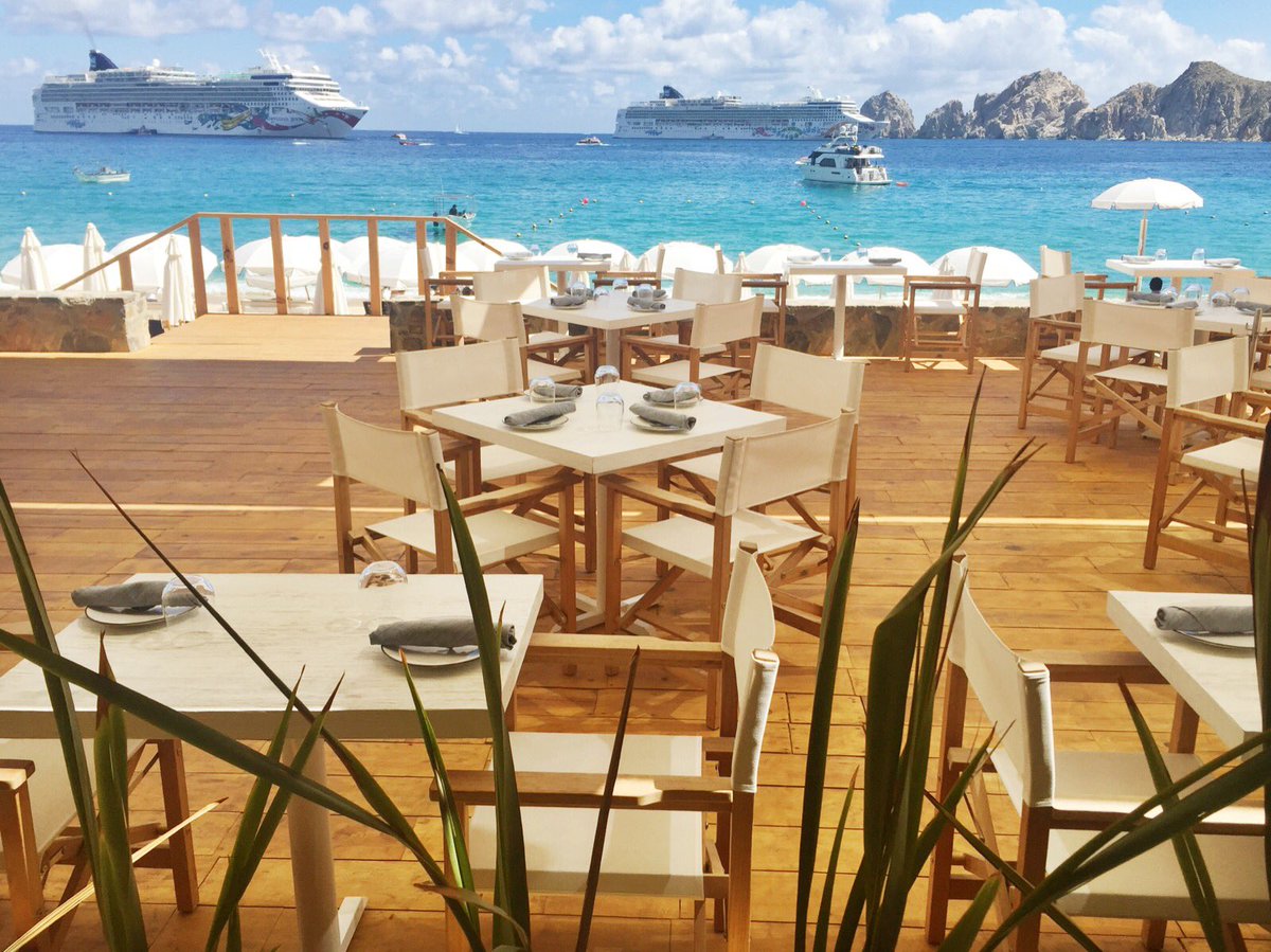 elenadamy's tweet photo. #FoodieFriday at #SURCabo by @BahiaCaboHotel! Delicious food & service, excellent service, #Oceanfront, relaxing atmosphere! #eventplanning https://t.co/Y8hrDsDpjn
